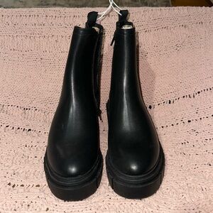 Boots Ladies Size 8. Slip on comfortable. Man made materials & Textiles leather.